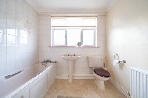 27 Eversley Crescent, Ruislip, HA4 6DD