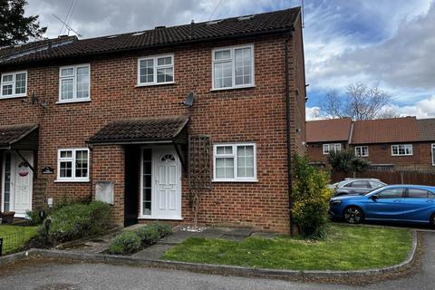 3 bedroom house to rent, Church Road, , Ascot