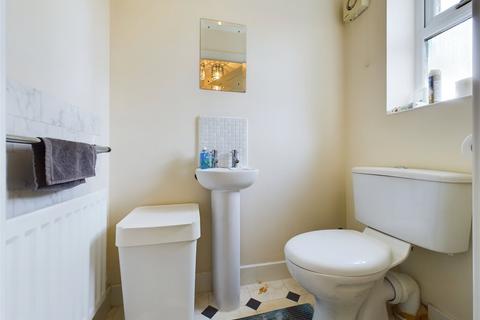 32 Woodvale Kingsway, Quedgeley, Gloucester, GL2 2AU