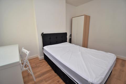 1 bedroom in a house share to rent, Wickham Lane London SE2