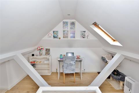 23 Arnold Road, Woking, GU21 5JX