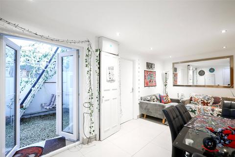 2 bedroom flat to rent, Queensborough Terrace, Bayswater, W2