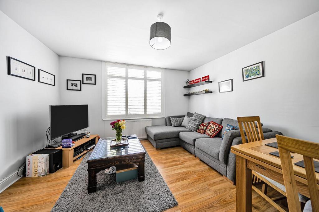 Tankerville Road, Streatham 2 bed flat for sale £450,000