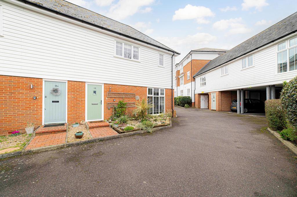 Wicketts End, Whitstable, CT5 2 bed semidetached house £325,000
