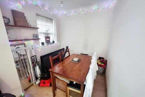 2 bedroom flat for sale, Brigadier Close, Manchester, Greater Manchester, M20
