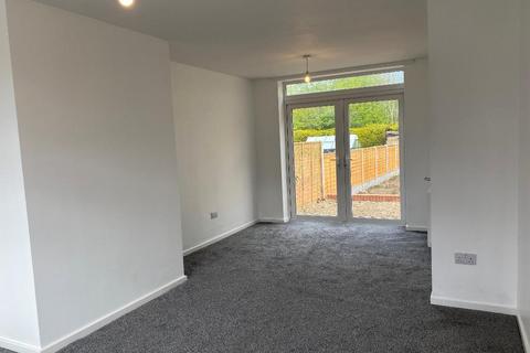 2 bedroom end of terrace house to rent, Hartoft Rd, Hull, HU5 4LB