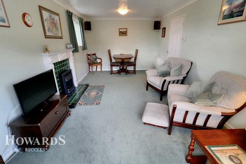 2 bedroom detached bungalow for sale, St Andrews Road, Beccles