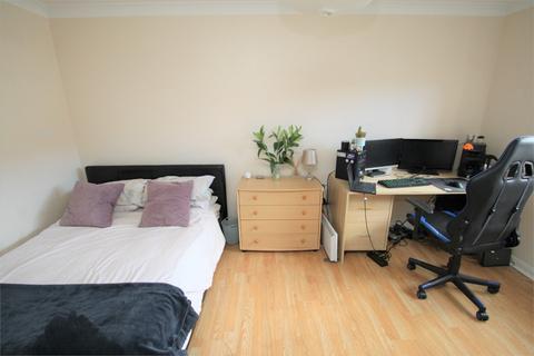 Studio to rent, Newcourt, UXBRIDGE, Middlesex
