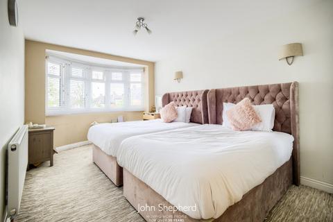 27 Hollyhurst Grove, Birmingham, B26 1AR
