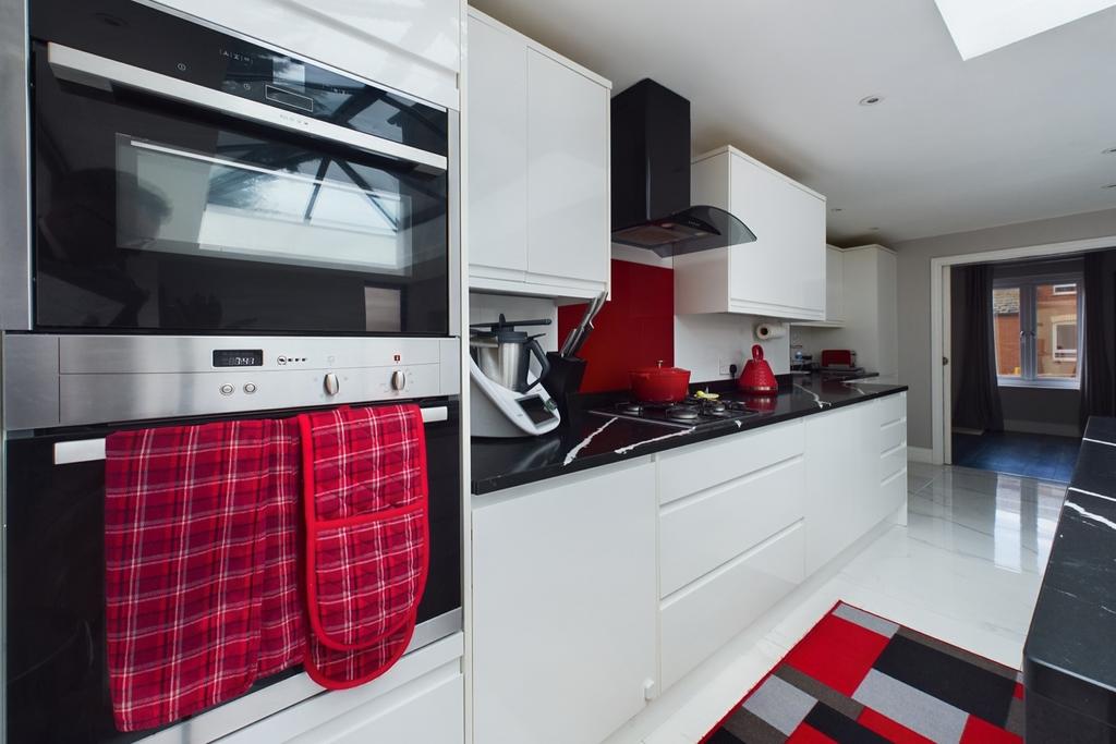 Cam02545 g0 pr0143 still005