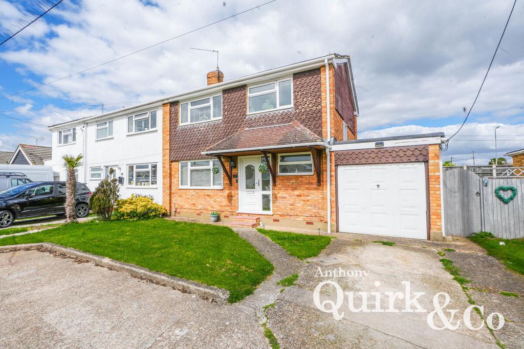 Cassel Avenue, Canvey Island, SS8 3 bed semi-detached house for sale ...