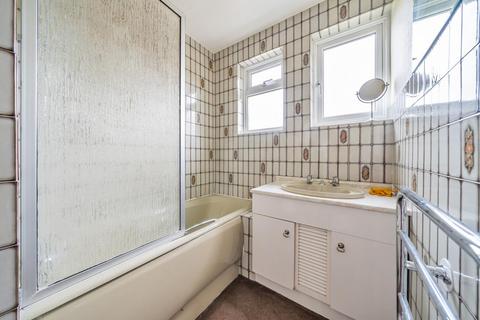 17 Lakeside, Beckenham, BR3 6LX