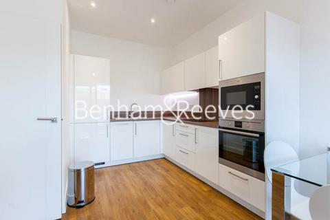 1 bedroom apartment to rent, Kingfisher Heights, Pontoon Dock E16