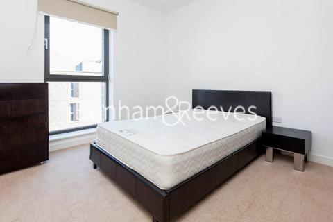 1 bedroom apartment to rent, Kingfisher Heights, Pontoon Dock E16