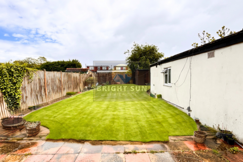 3 bedroom bungalow for sale, Hayes UB3