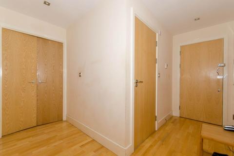 2 bedroom flat to rent, 41 Millharbour, London