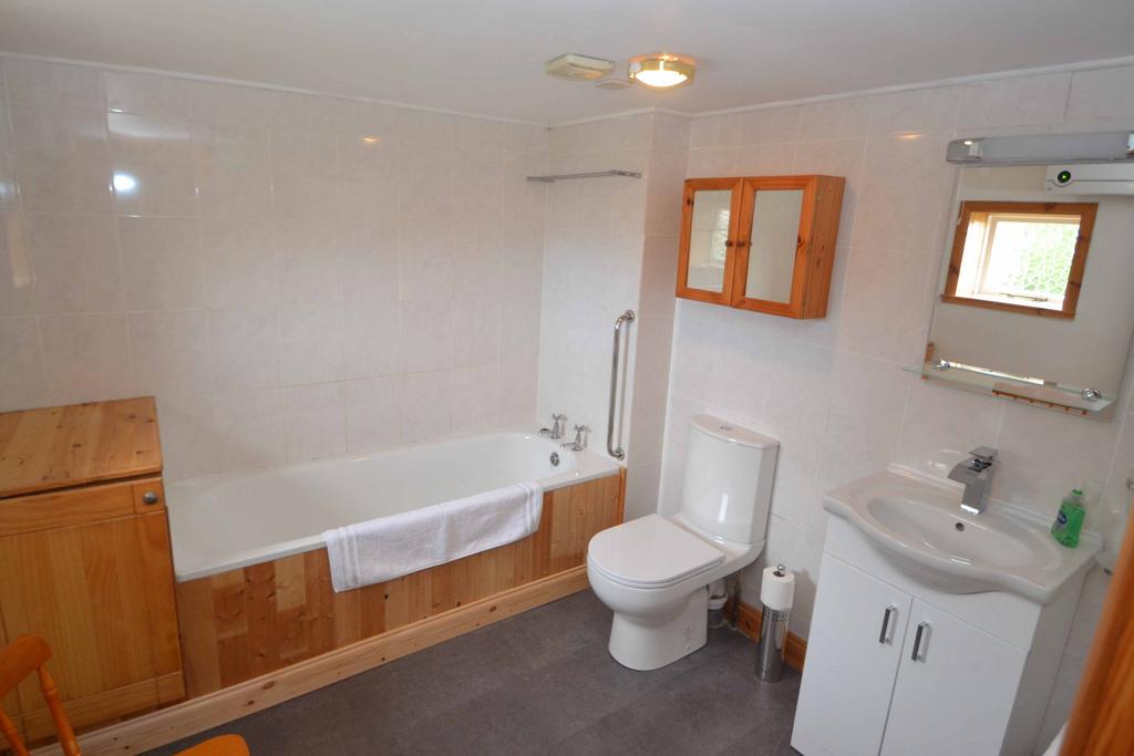 Bathroom   ferry cottage