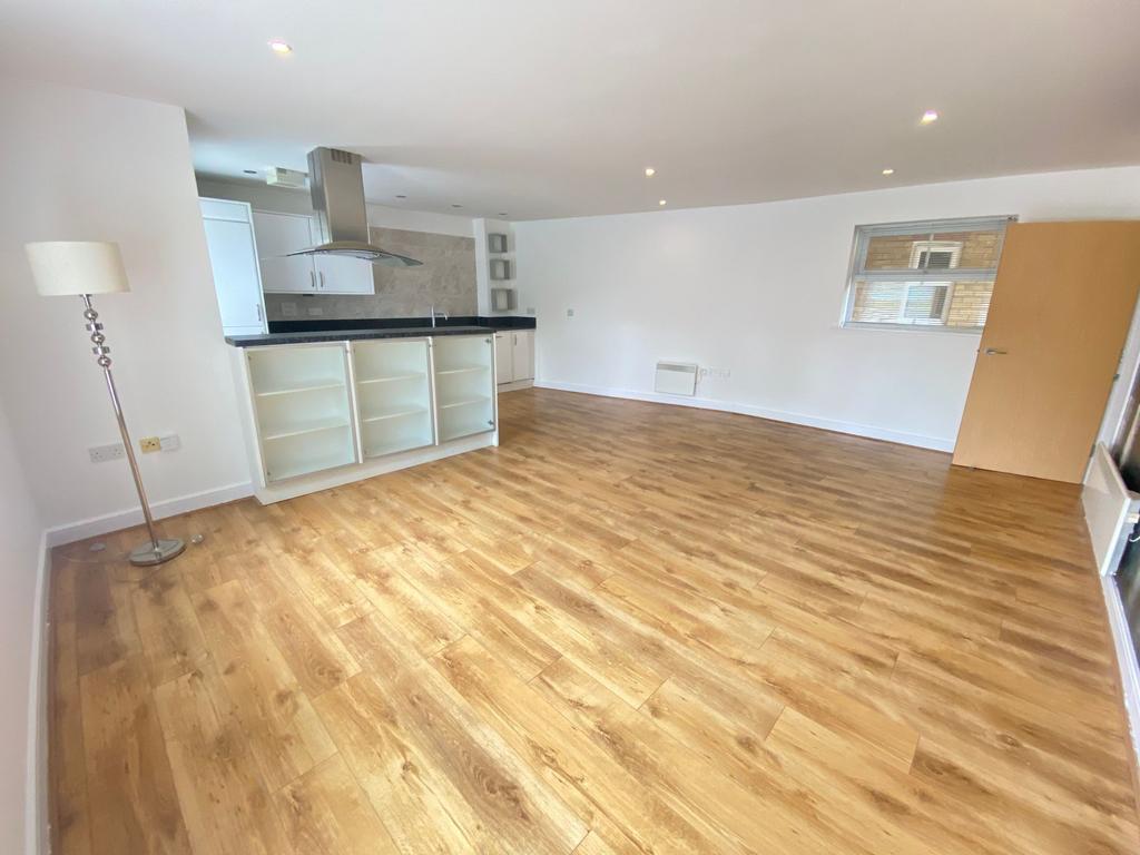 Dickens Heath Road, Shirley, B90 2 bed apartment for sale £220,000