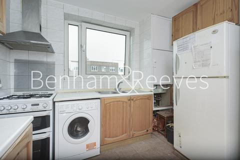 3 bedroom apartment to rent, Norris House, Colville Estate N1