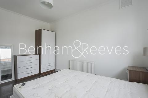 3 bedroom apartment to rent, Norris House, Colville Estate N1
