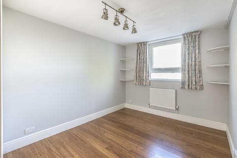 3 bedroom flat for sale, Hollies Way, Balham, London, SW12