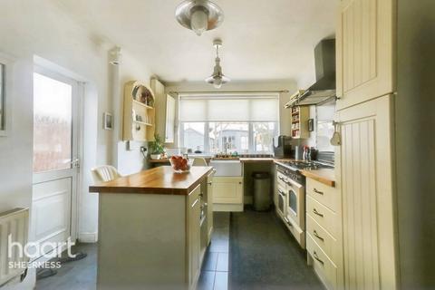 39 Main Road, Queenborough, ME11 5BW