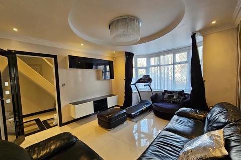 4 bedroom terraced house to rent, Elmwood Crescent, Luton LU2