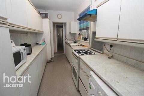 3 bedroom terraced house to rent, Wolverton Road