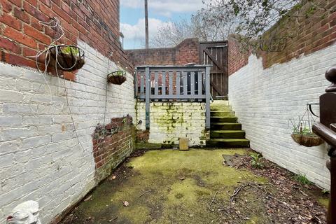4 bedroom end of terrace house for sale, Sunderland Road, Gateshead, NE8
