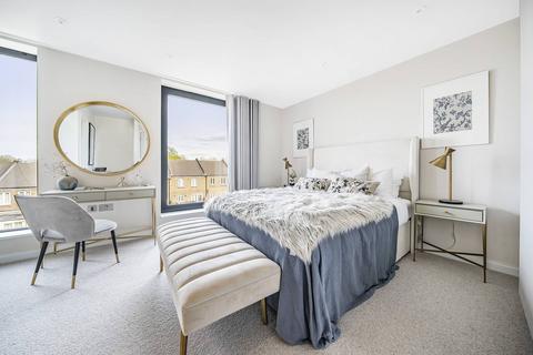 3 bedroom mews to rent, Kings Avenue, Clapham Park, London, SW2