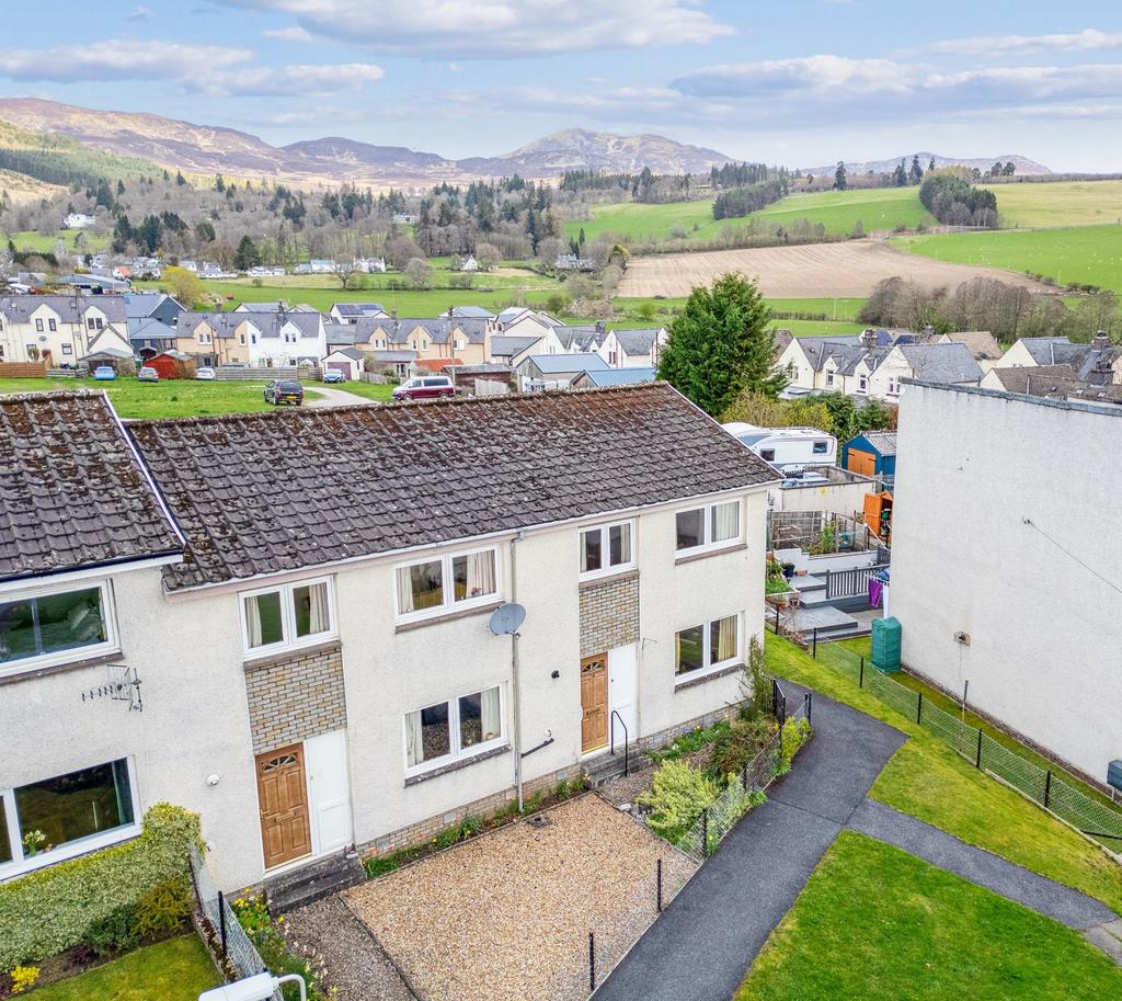 Finlay Terrace, Pitlochry, Perthshire, PH16 5EU 3 bed end of terrace