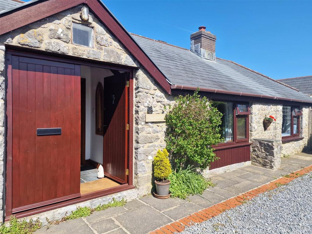 Bosherston, Pembroke, Pembrokeshire... 3 bed bungalow for sale £500,000
