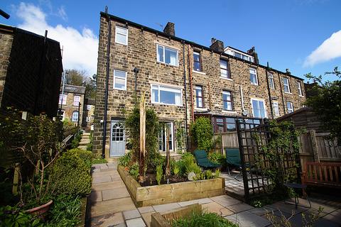 28 Huddersfield Road, Diggle, Oldham, OL3 5NT