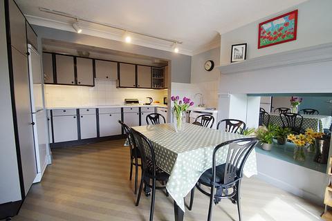 28 Huddersfield Road, Diggle, Oldham, OL3 5NT