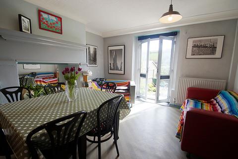 28 Huddersfield Road, Diggle, Oldham, OL3 5NT