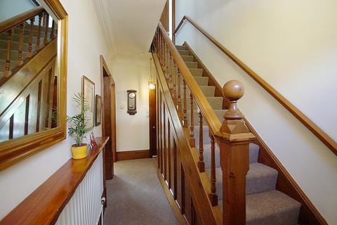 28 Huddersfield Road, Diggle, Oldham, OL3 5NT