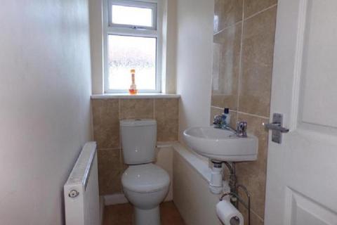 3 bedroom flat for sale, Raby Court, Ellesmere Port, Cheshire. CH65