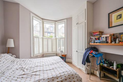 2 bedroom flat to rent, Brighton Road, Stoke Newington, London, N16