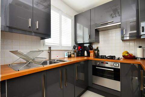 2 bedroom flat to rent, Lansdowne Way, Stockwell, London, SW8