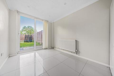 2 Bishopdale, Bracknell, RG12 7RY