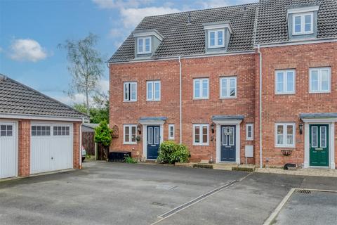 3 bedroom terraced house for sale, Yeomans Close, Astwood Bank, Redditch B96 6ET