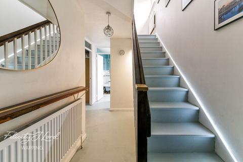 2 bedroom flat for sale, Cable Street, London, E1