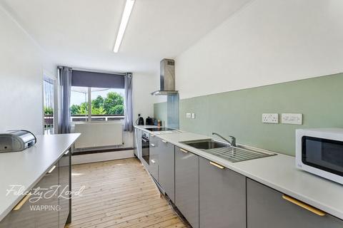 2 bedroom flat for sale, Cable Street, London, E1