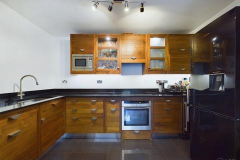 3 bedroom ground floor flat to rent, Broughton Place, Broughton, Edinburgh, EH1