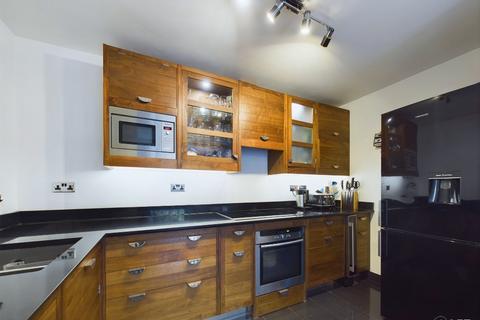 3 bedroom ground floor flat to rent, Broughton Place, Broughton, Edinburgh, EH1