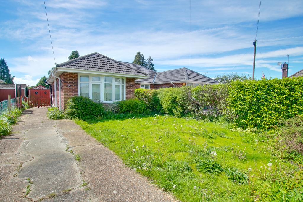 ASHBY ROAD! NO CHAIN! STUNNING TWO... 2 bed semidetached bungalow for