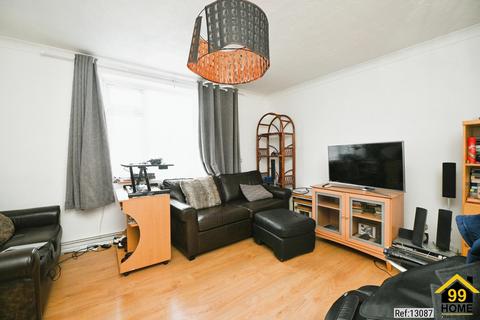 3 bedroom end of terrace house for sale, Dawley Green, South Ockendon, Thurrock, RM15