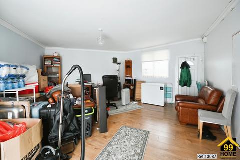 20 Dawley Green, South Ockendon, RM15 5LW
