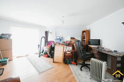 20 Dawley Green, South Ockendon, RM15 5LW