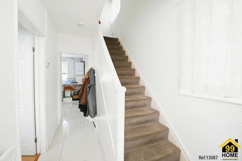 20 Dawley Green, South Ockendon, RM15 5LW